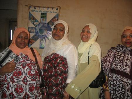 C'est ma femme et ces amies de meme ville à Anjouan qui se trouve au Caire.